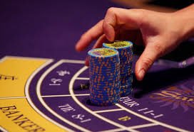 Phòng live casino luk8 với bàn Baccarat dealer thật trực tuyến