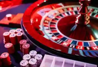Phòng live casino luk8 với dealer thật phát trực tiếp